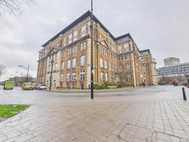 Flat for sale in Plumstead, Greater London