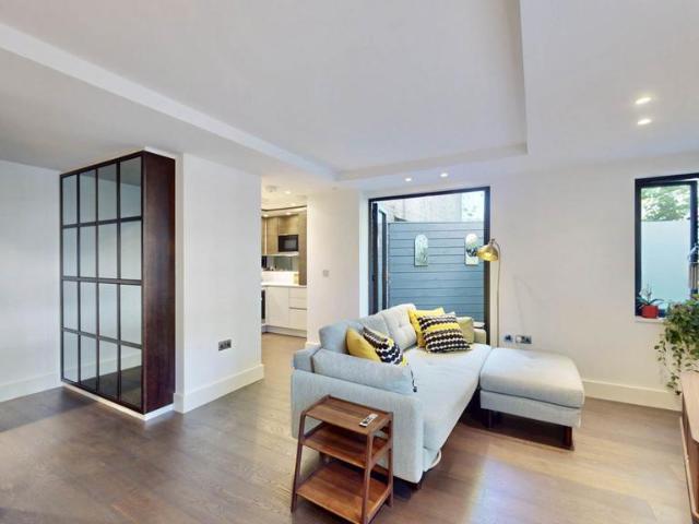 Flat for sale in Muswell Hill, Greater London