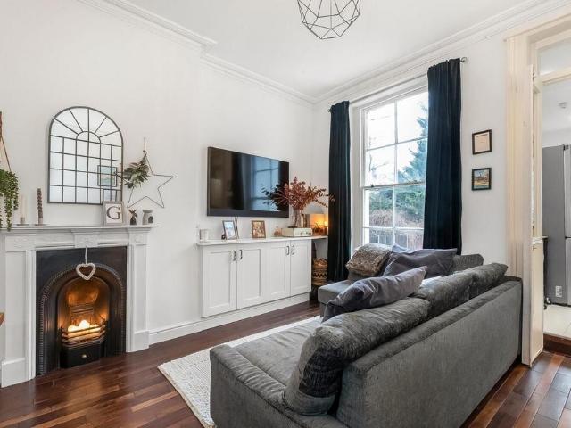 Flat for sale in West Norwood, Greater London