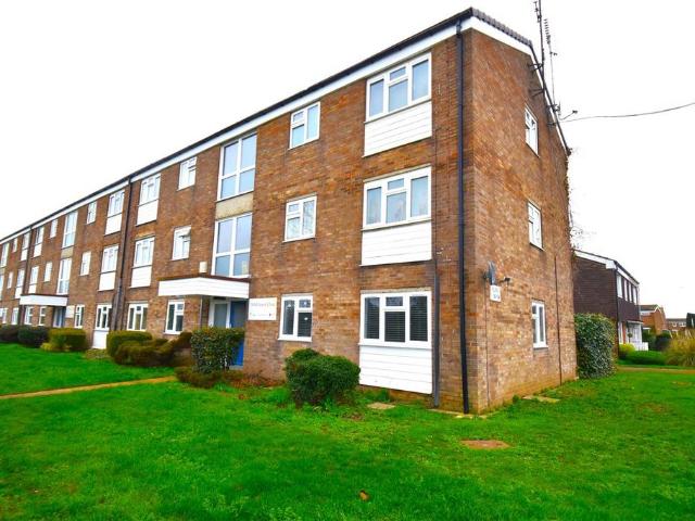 Flat for sale in North Shoebury, Alton Barnes