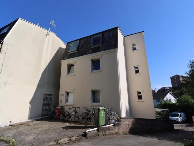 Flat for sale in Hornsey, Greater London