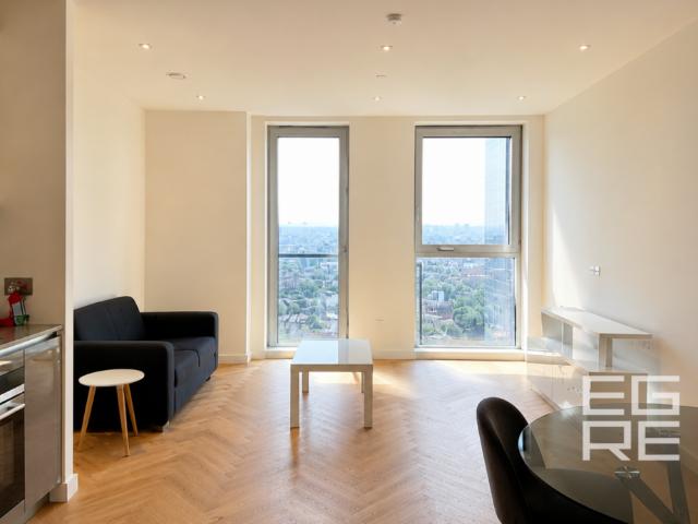 Flat for sale in Elephant and Castle, Greater London