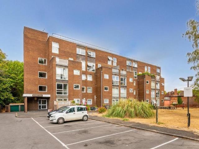 Flat for sale in Reading