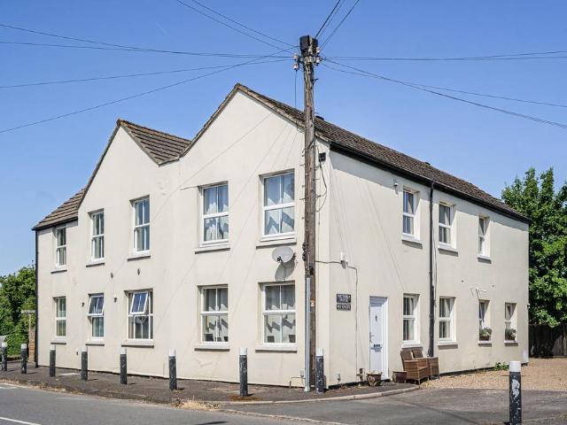 Flat for sale in Old Windsor
