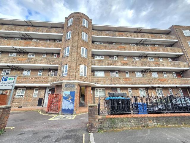 Flat for sale in Walworth, Greater London