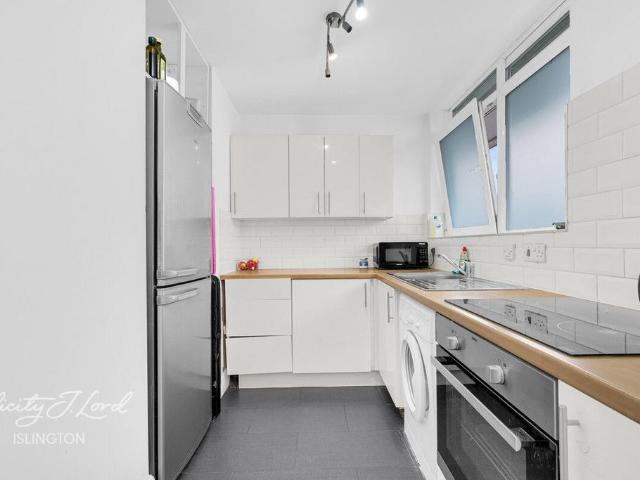 Flat for sale in Hoxton, Greater London