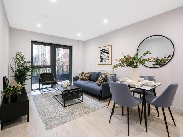 Flat for sale in Woodberry Down, Stamford Hill