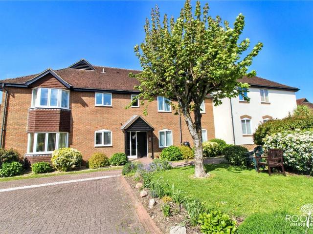 Flat for sale in Thatcham, West Berkshire