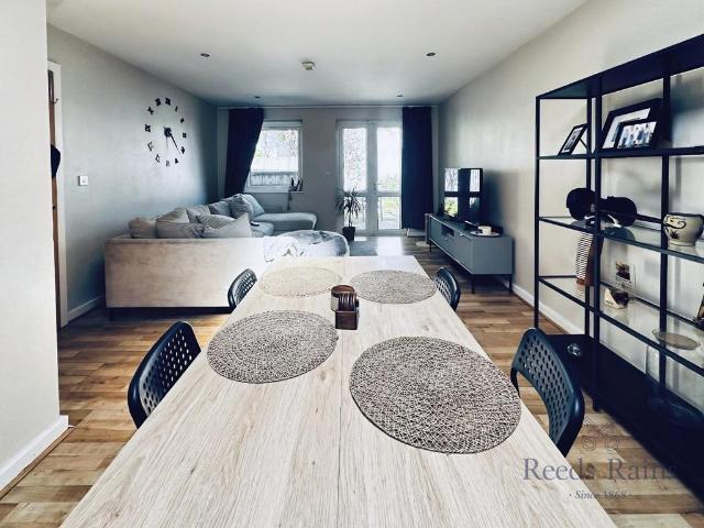 Flat for sale in London Borough of Lewisham, Ladywell