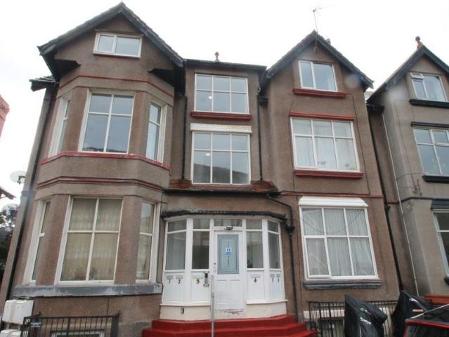 Flat for sale in Llandudno, Wales
