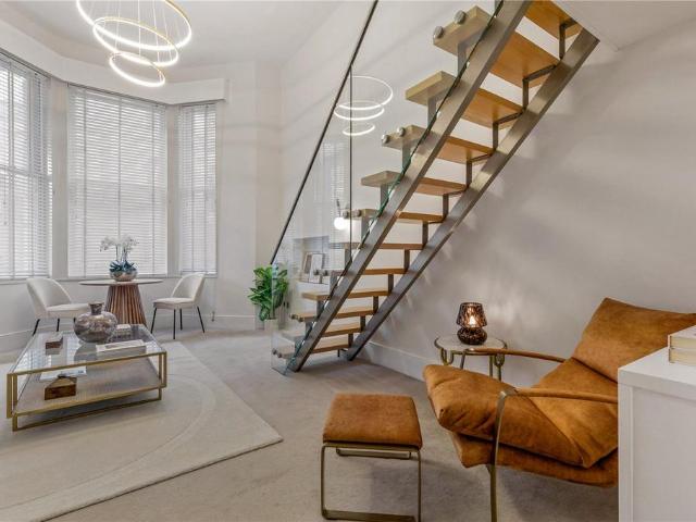 Flat for sale in South Kensington, Greater London