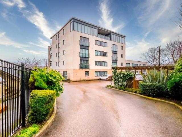Flat for sale in Brookfoot, Brighouse