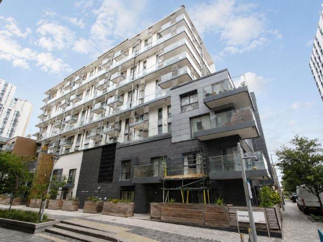 Flat for sale in East Greenwich, Greater London