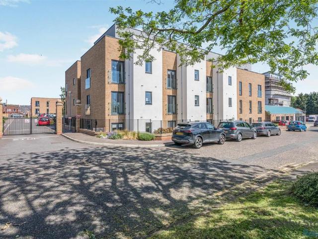Flat for sale in Eastbridge, Suffolk