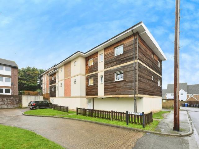 Flat for sale in Kings Hill, Colliers End