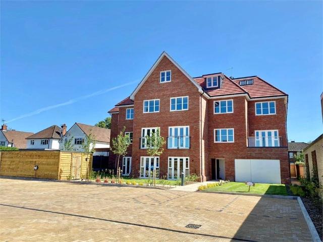 Flat for sale in Iver, Richings Park