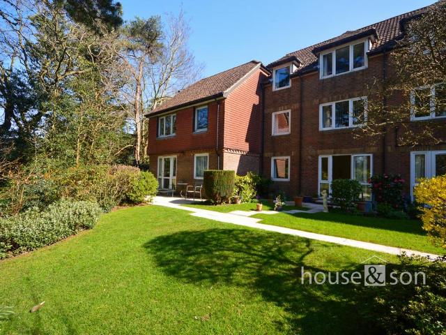 Flat for sale in Queens Park, Bournemouth
