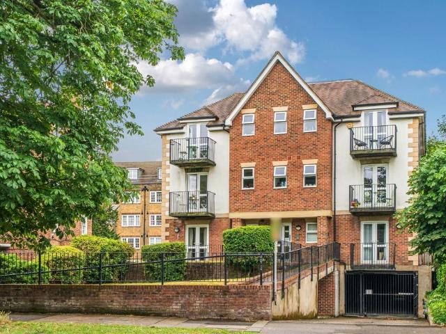 Flat for sale in Greater London