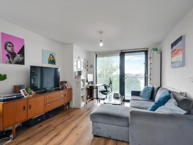 Flat for sale in Bermondsey, Greater London
