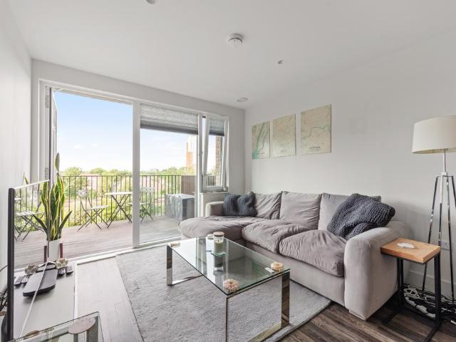 Flat for sale in London Borough of Lewisham, New Cross