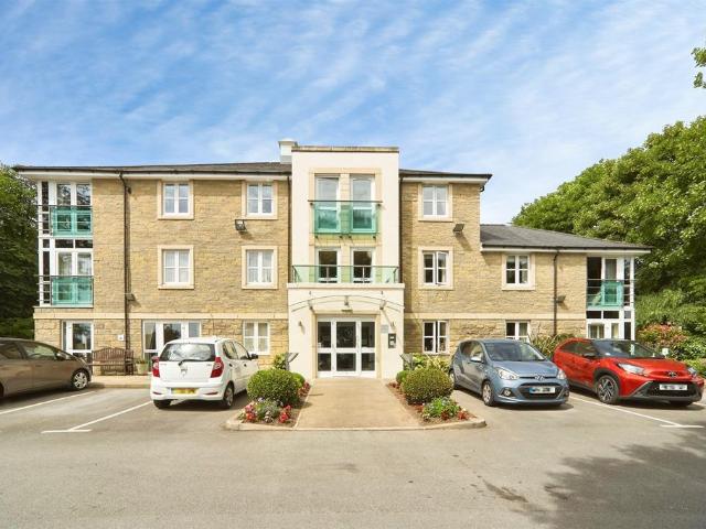 Flat for sale in Wrose, West Yorkshire