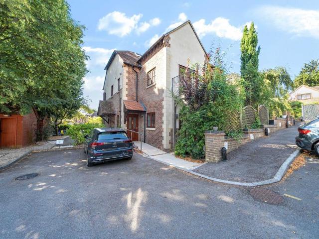 Flat for sale in Dromore, Oxfordshire