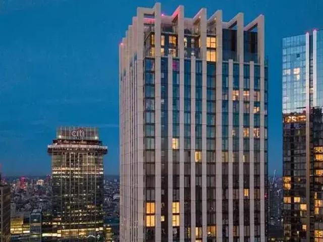 Flat for sale in Isle Of Dogs, Greater London