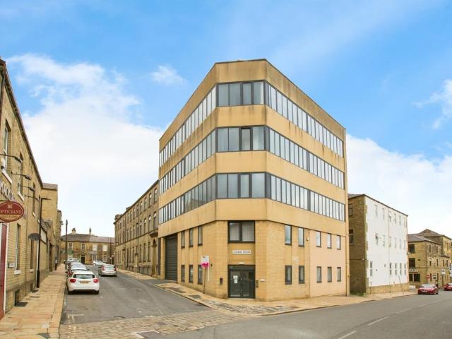 Flat for sale in Boothtown, Halifax