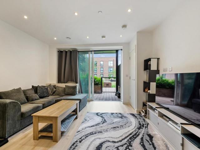 Flat for sale in Barking Riverside, Greater London