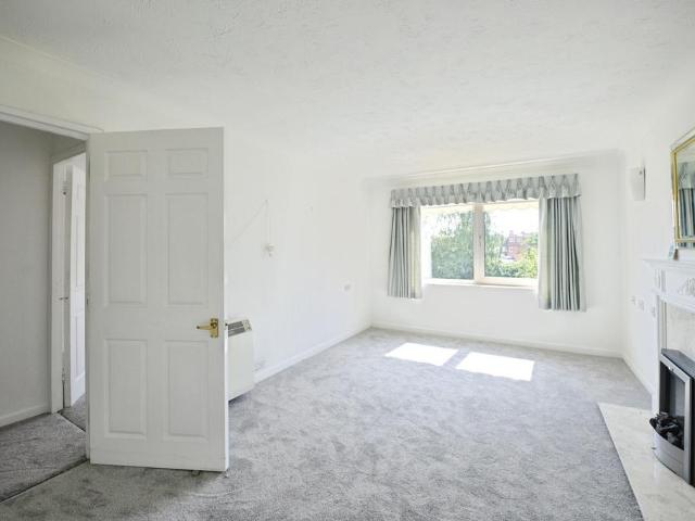 Flat for sale in Hornchurch, Greater London