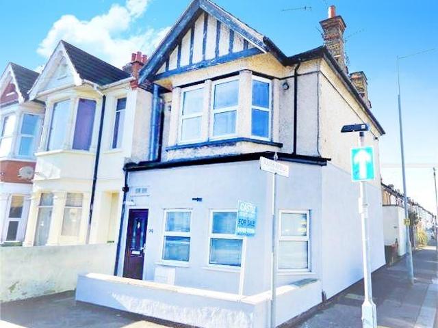 Flat for sale in Southend City Centre Neighbourhood, Alton Barnes