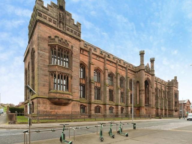 Flat for sale in Islington, Calderstones