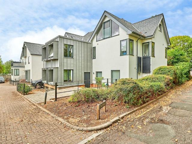 Flat for sale in Duton Hill, Essex