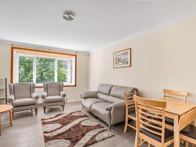 Flat for sale in London Borough of Croydon, Addiscombe