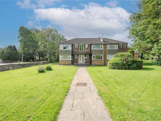Flat for sale in Carr Manor, Chapel Allerton