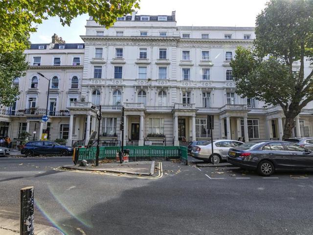 Flat for sale in Bayswater, Greater London