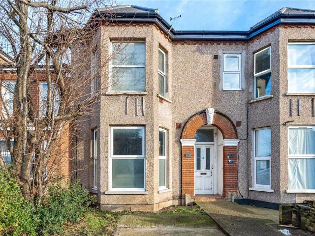 Flat for sale in Little Heath, Goodmayes