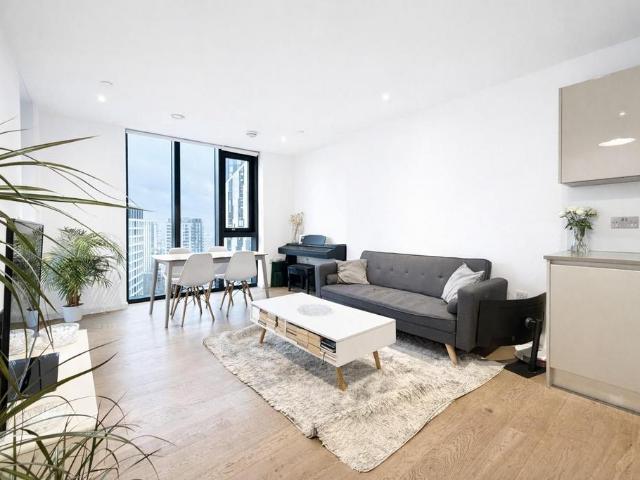 Flat for sale in Elephant and Castle, Greater London