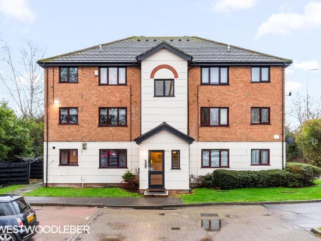 Flat for sale in Broxbourne, Hertfordshire