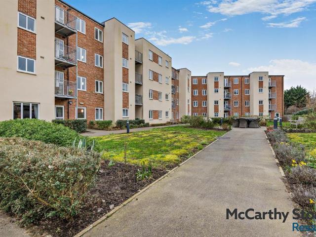 Flat for sale in Tower Hamlets, Ash