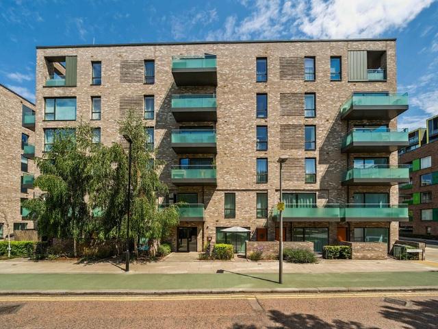Flat for sale in East Greenwich, Greater London