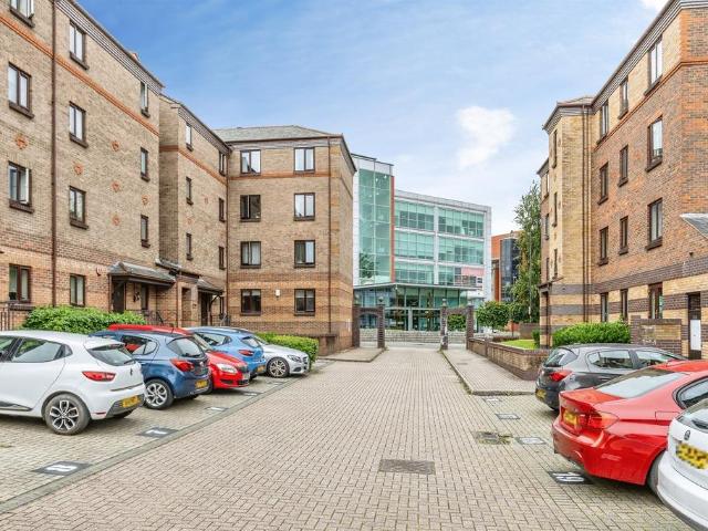 Flat for sale in Redcliffe, Feckenham
