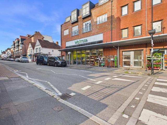 Flat for sale in Denham, Gerrards Cross and Chalfonts Community Board, Gerrards Cross