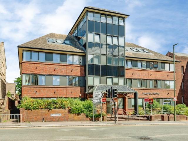 Flat for sale in Red Hill, Surrey