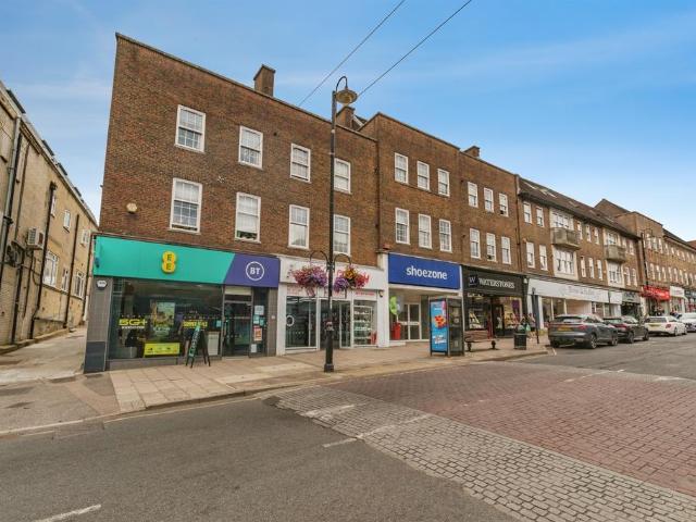 Flat for sale in Perryfields, West Sussex