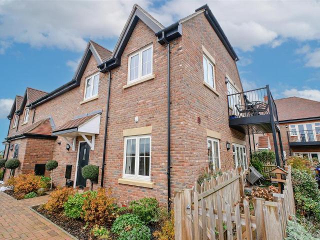 Flat for sale in Berrick Salome, Oxfordshire