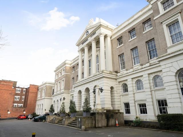 Flat for sale in Kennington, Greater London