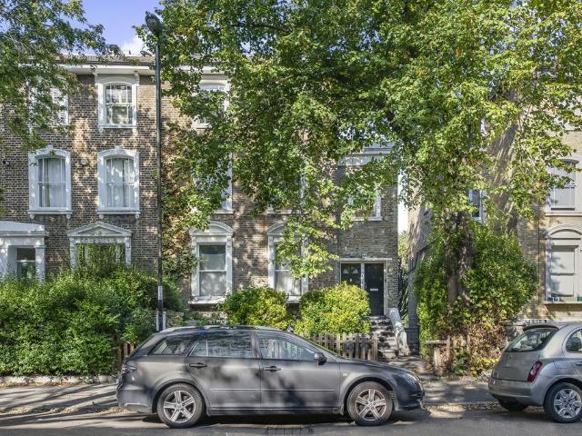 Flat for sale in London Borough of Lewisham, New Cross