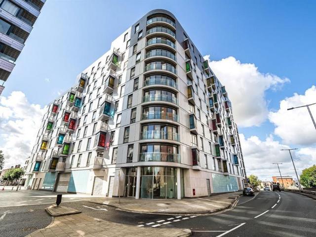 Flat for sale in Reading