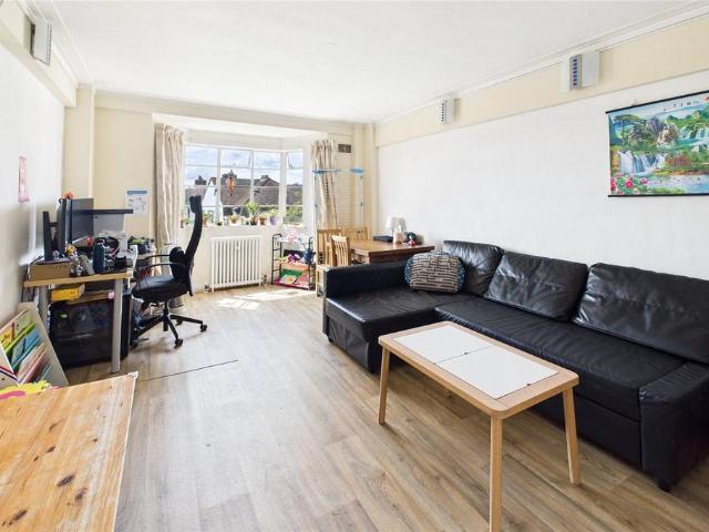 Flat for sale in Streatham Hill, Greater London